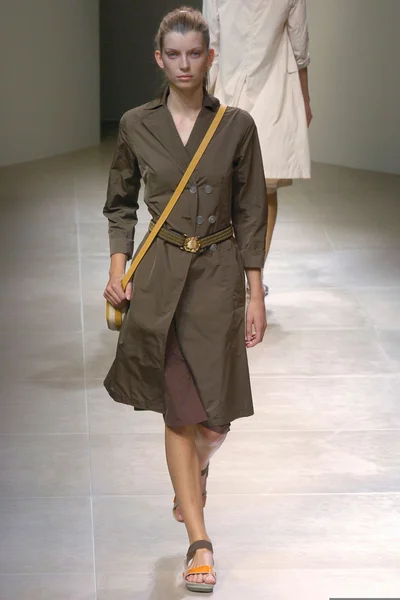 Look 16